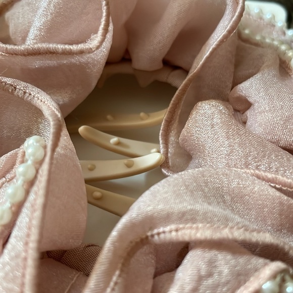Hand Designed Light Pink Comb Scrunchie - Picture 6 of 7